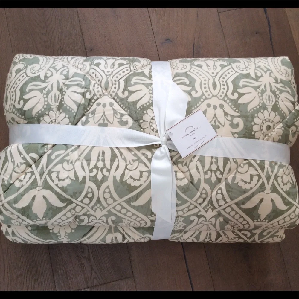 Pottery Barn Lorraine Comforter Quilt Twin